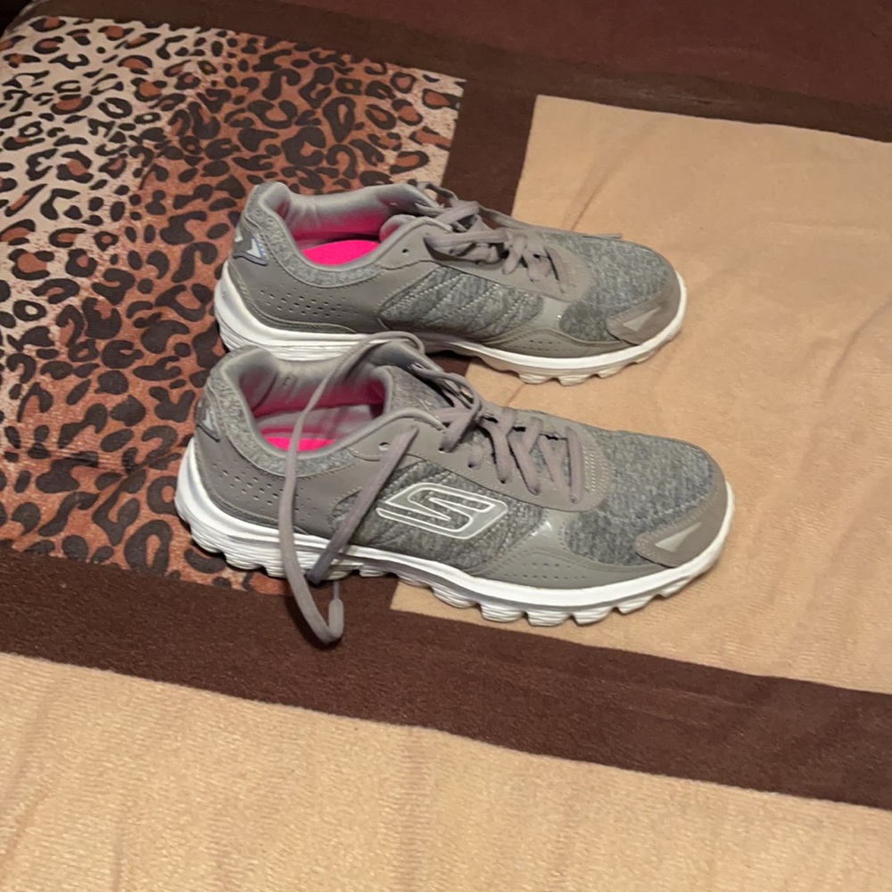 Shoes - Picture 2 of 3